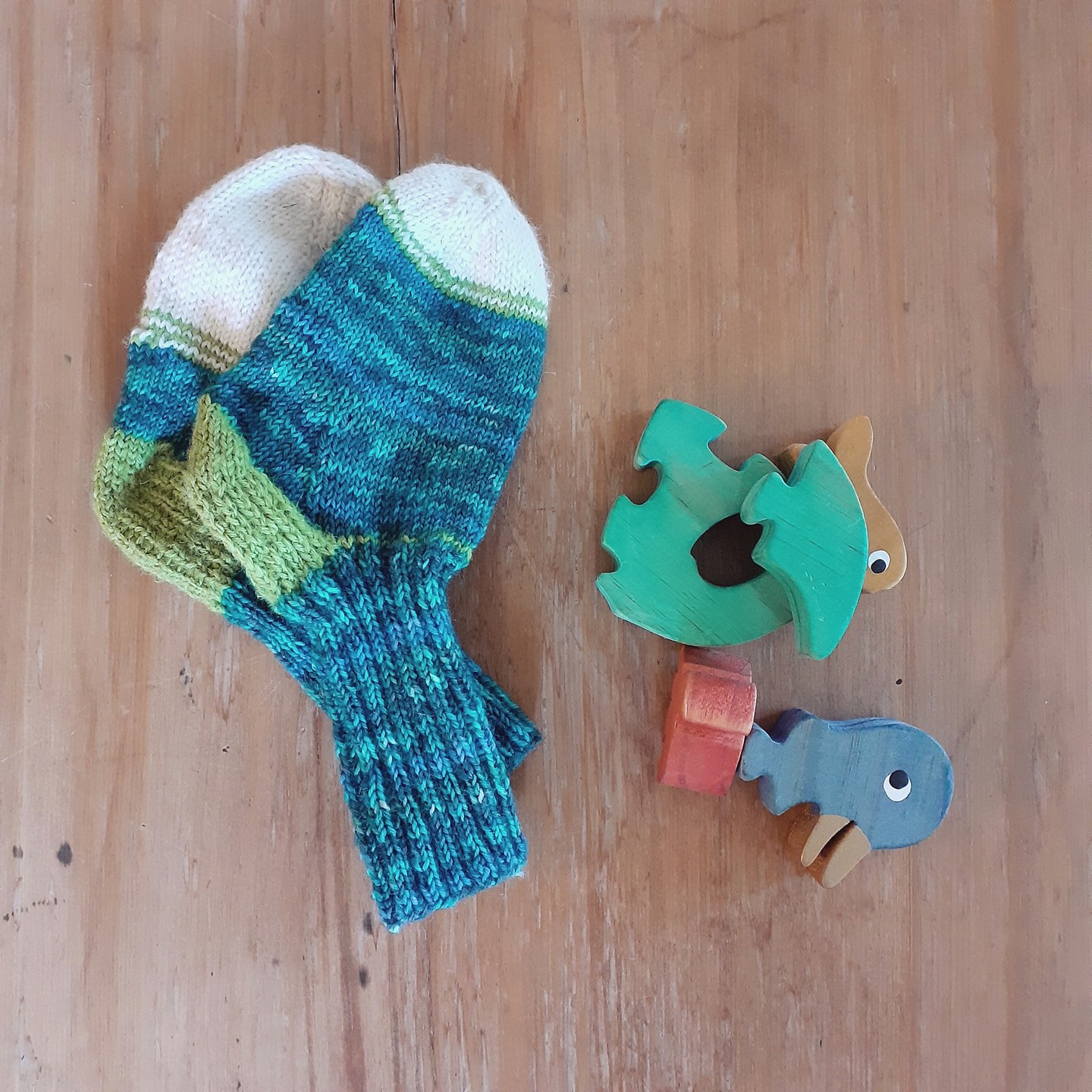 Hot days, life has slowed down. We're retreating inside in the hottest part of the day to read and make things together. Finished a pair of #scrappysocks. 

'In summer, remember winter'

Lucky I had this decapitated kororā on hand for the photo.

Tony is back out in the workshop and trugs are back in stock. We hope the many Christmas trugs are finding their place in the pattern of your lives. 

#monstersocks free pattern you can find at #purlsohotoddlersocks 

#sustainablyharvested #handmadeinnz #handmadegifts #handmadeingoldenbay #supportlocalnz #buynzmade #shoplocalnz #sustainablysourcedtimber #locallysourced #sustainablymade #chemicalfree #untreatedwood #goldenbay #goldenbaynz #anatoki
